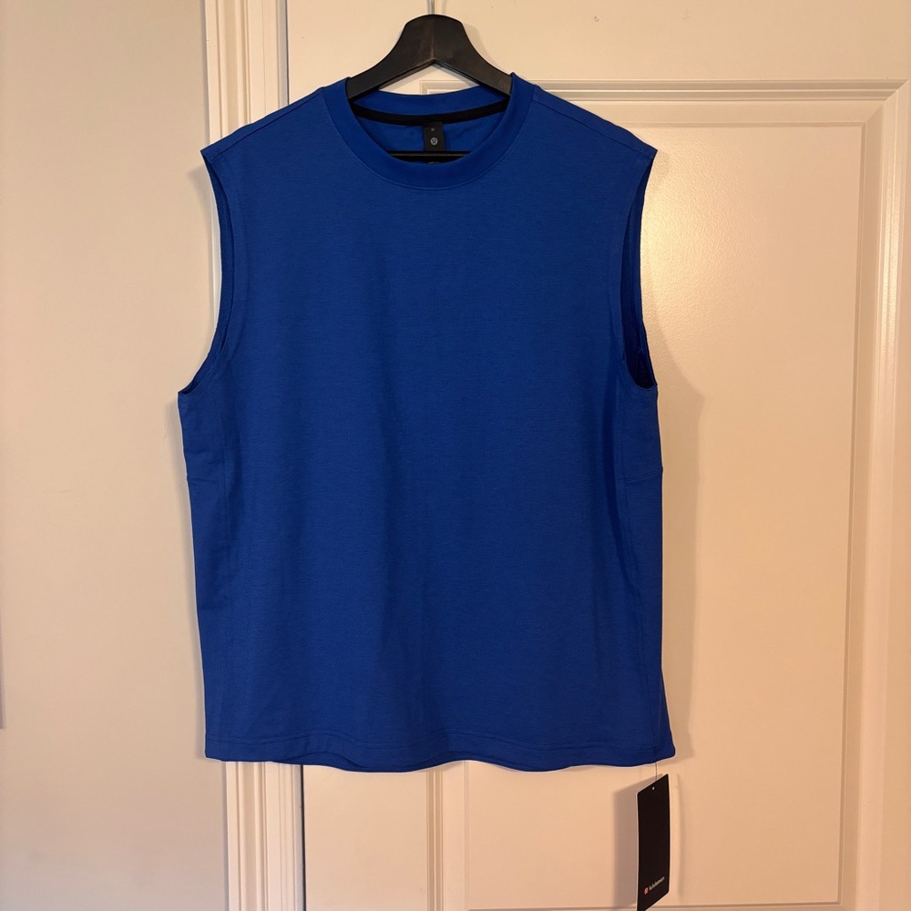 Men’s lululemon EasySet Training Sleeveless Shirt.